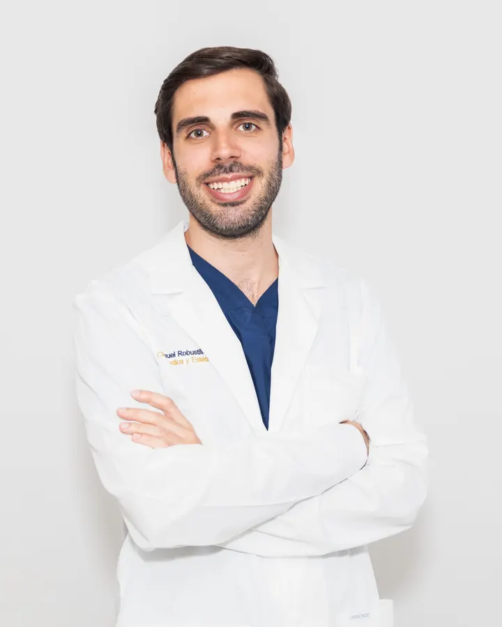 Dr. Manuel Robustillo